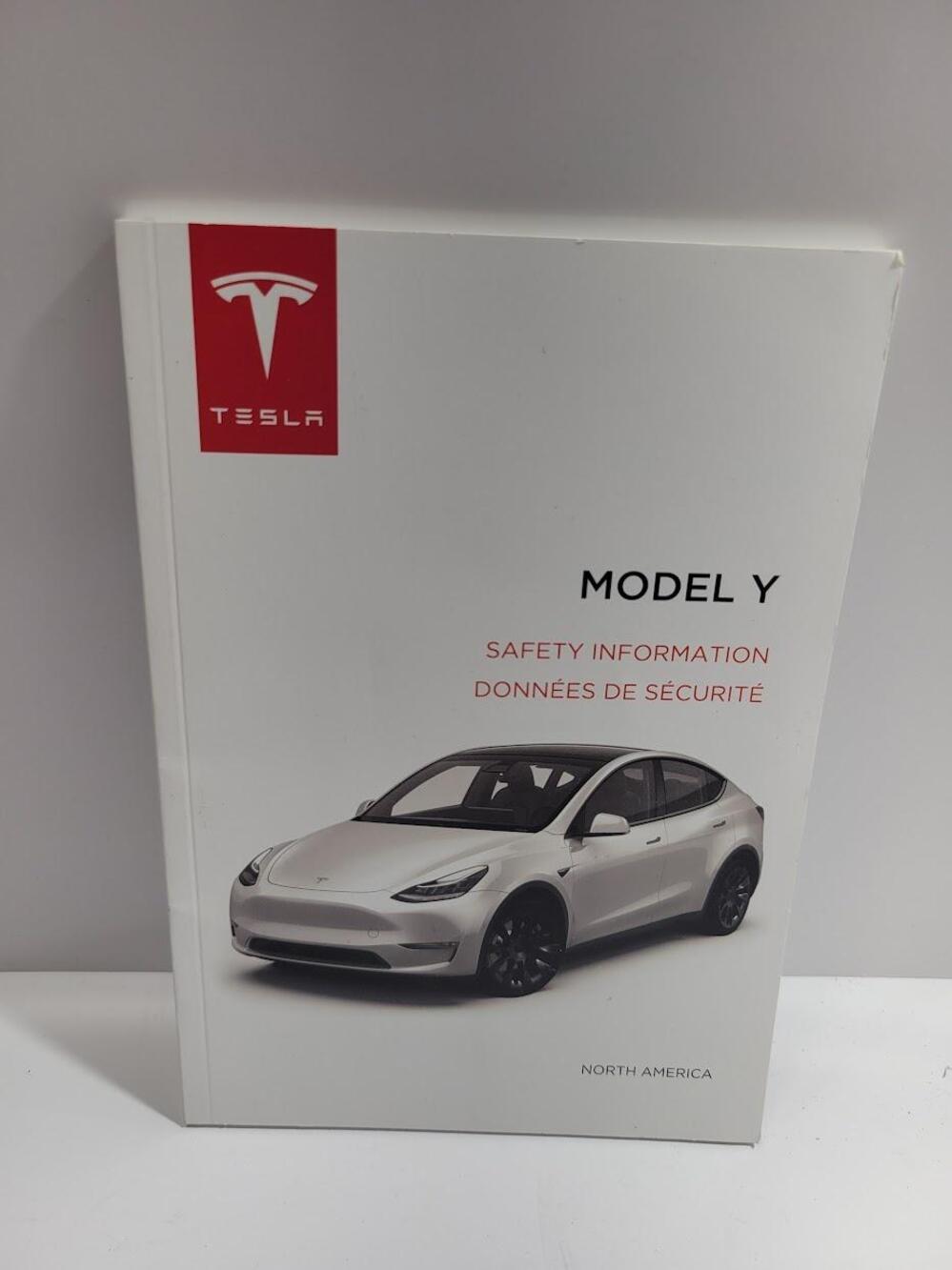 Model Y Safety Information Données De Sécurité Tesla White PB North America